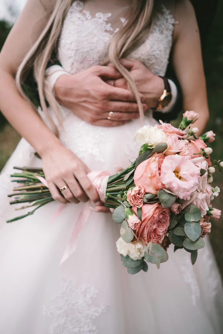 how to find a good wedding photographer?