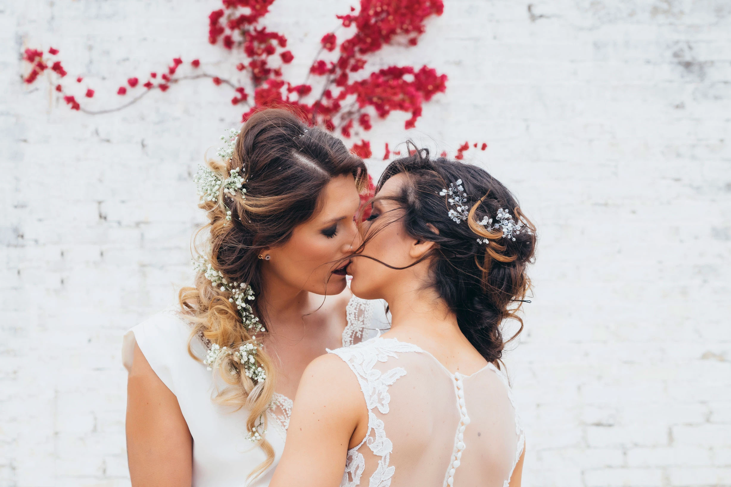 What are the different wedding photography styles?