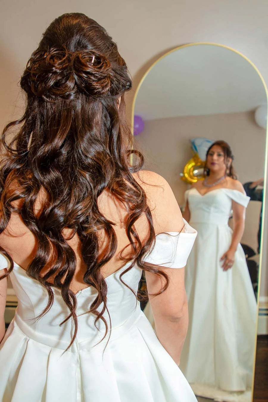 How do I choose a wedding photographer?