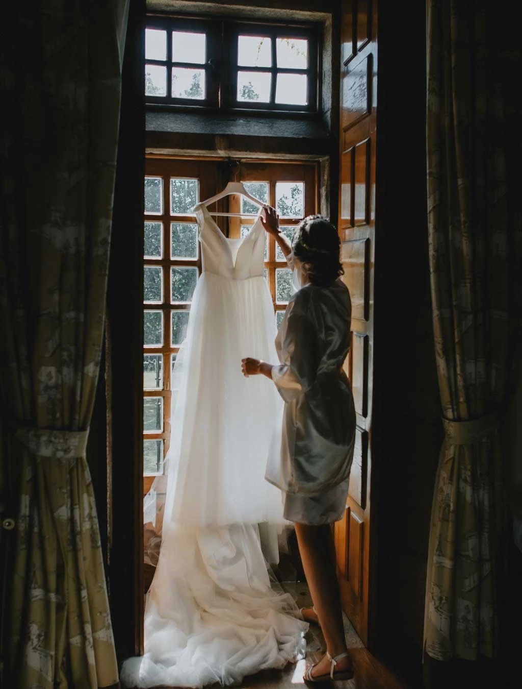 The Artistry Behind Wedding Photography: Finding a Photographer with a Unique Style